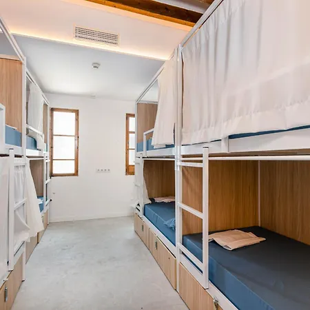 Urban - Juvenil - Youth Hostel